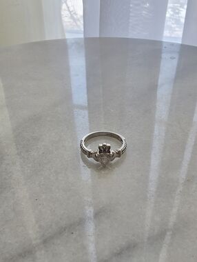 Solvar Crystal Claddagh Ring